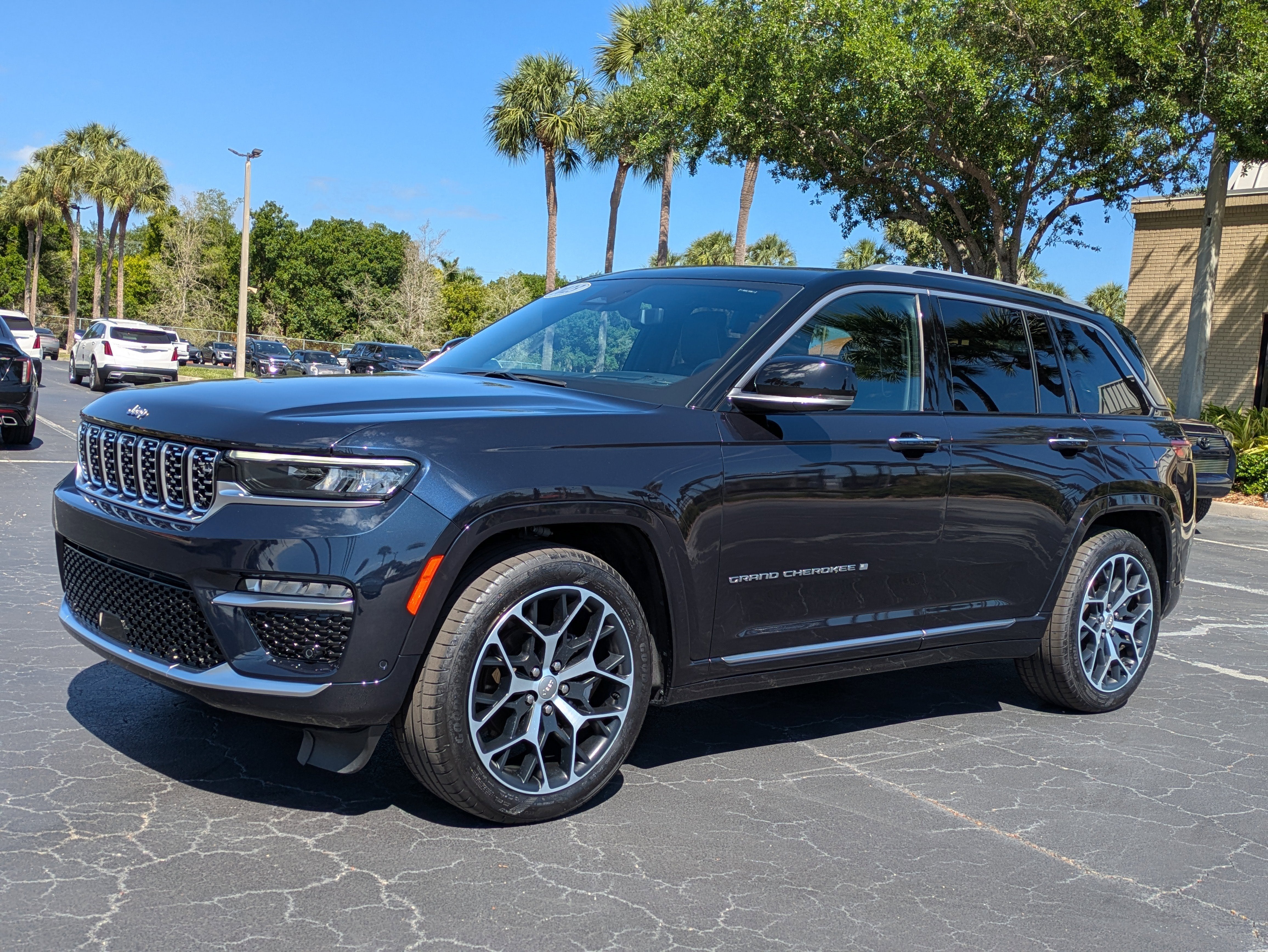 2023 Jeep Grand Cherokee Summit Reserve