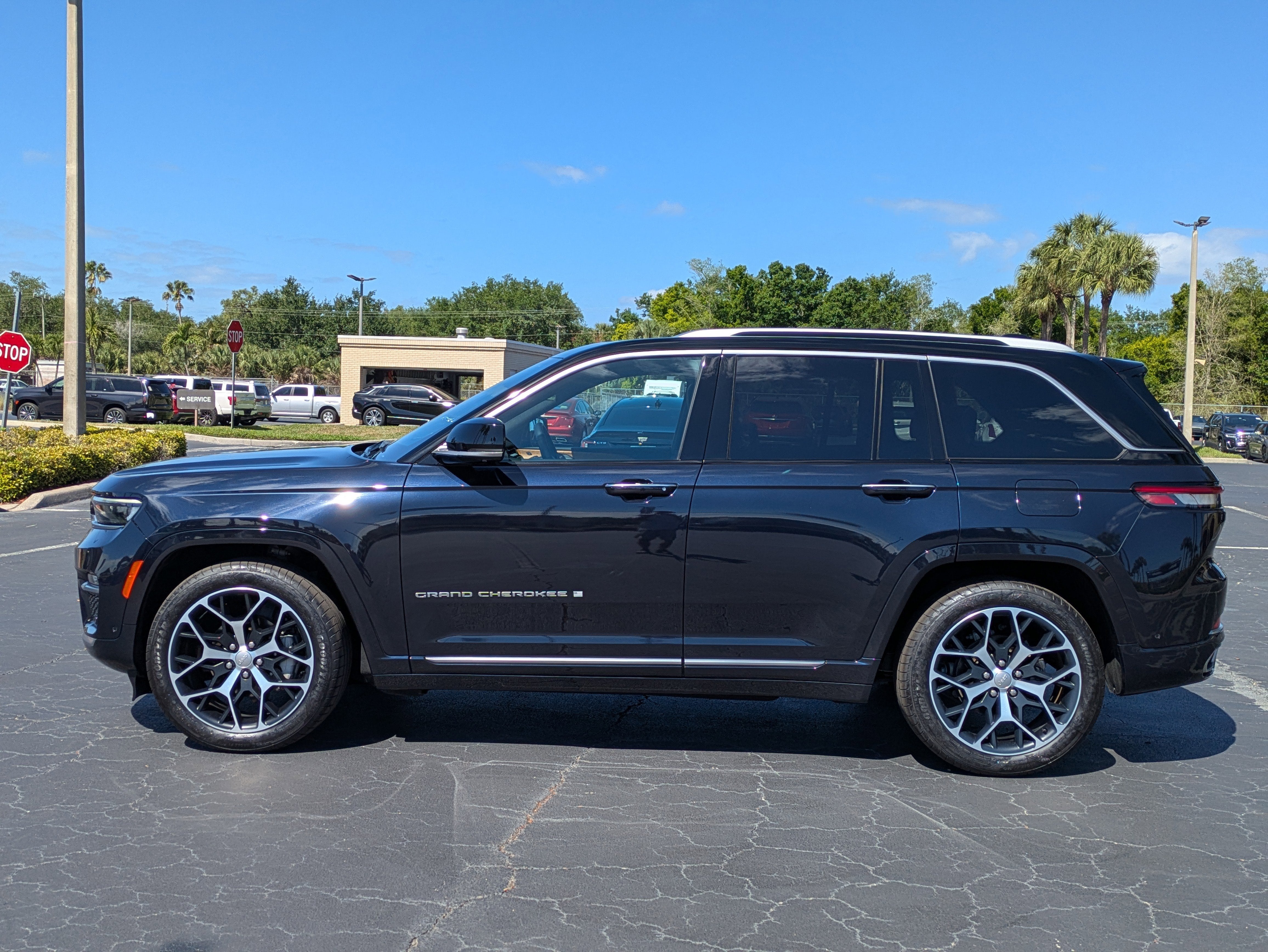 2023 Jeep Grand Cherokee Summit Reserve