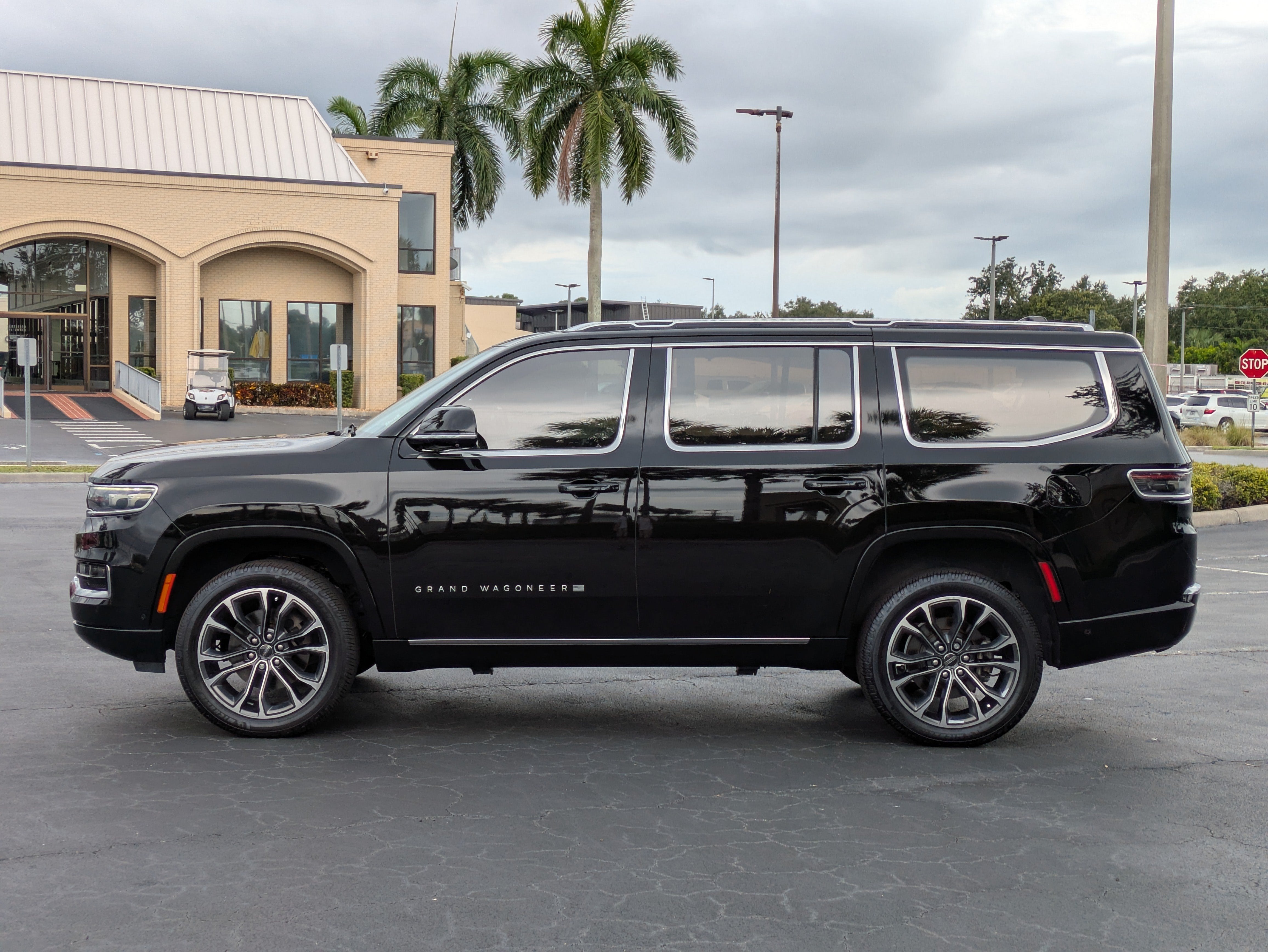 2022 Jeep Grand Wagoneer Series III