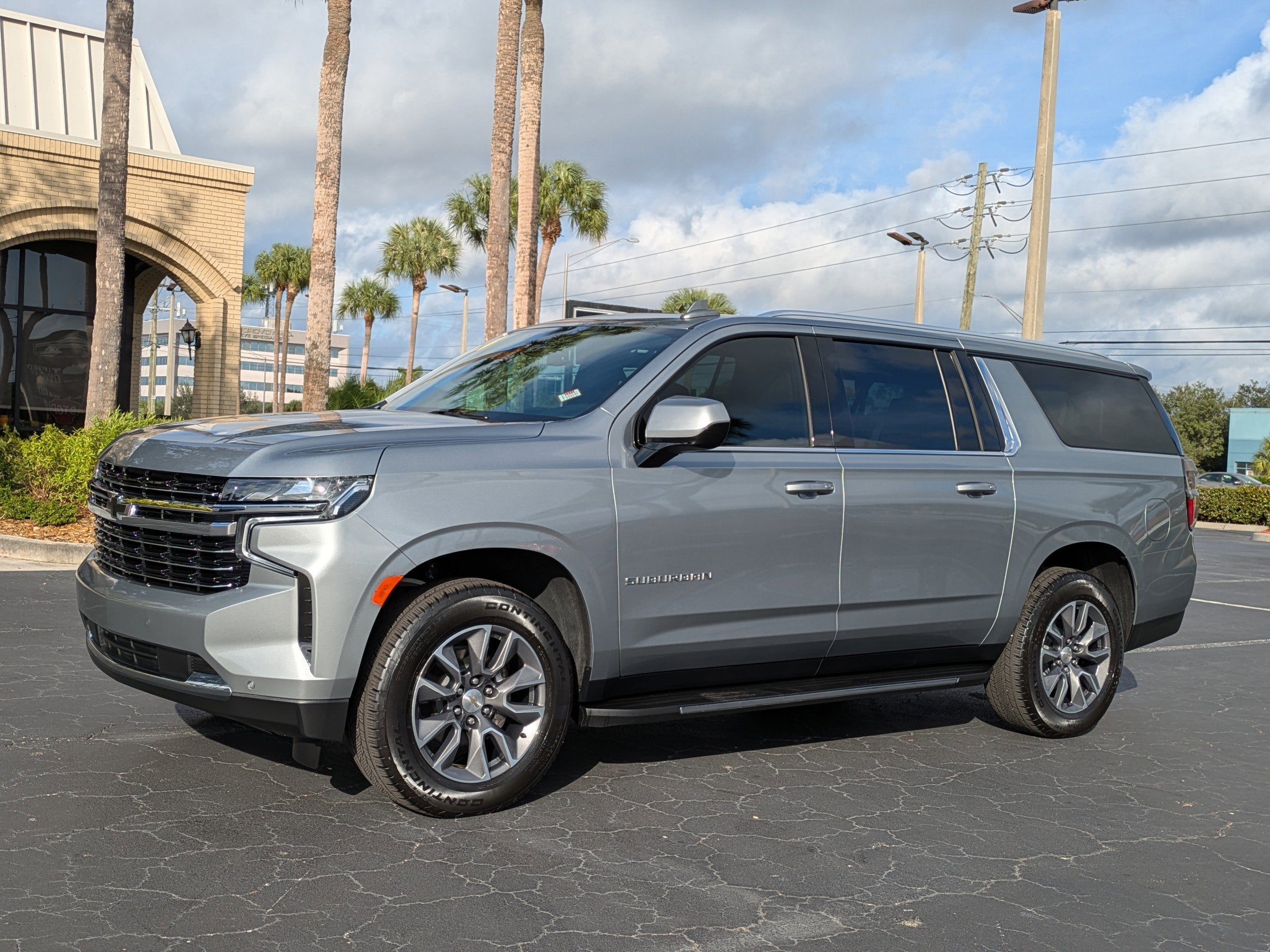 2024 Chevrolet Suburban LT