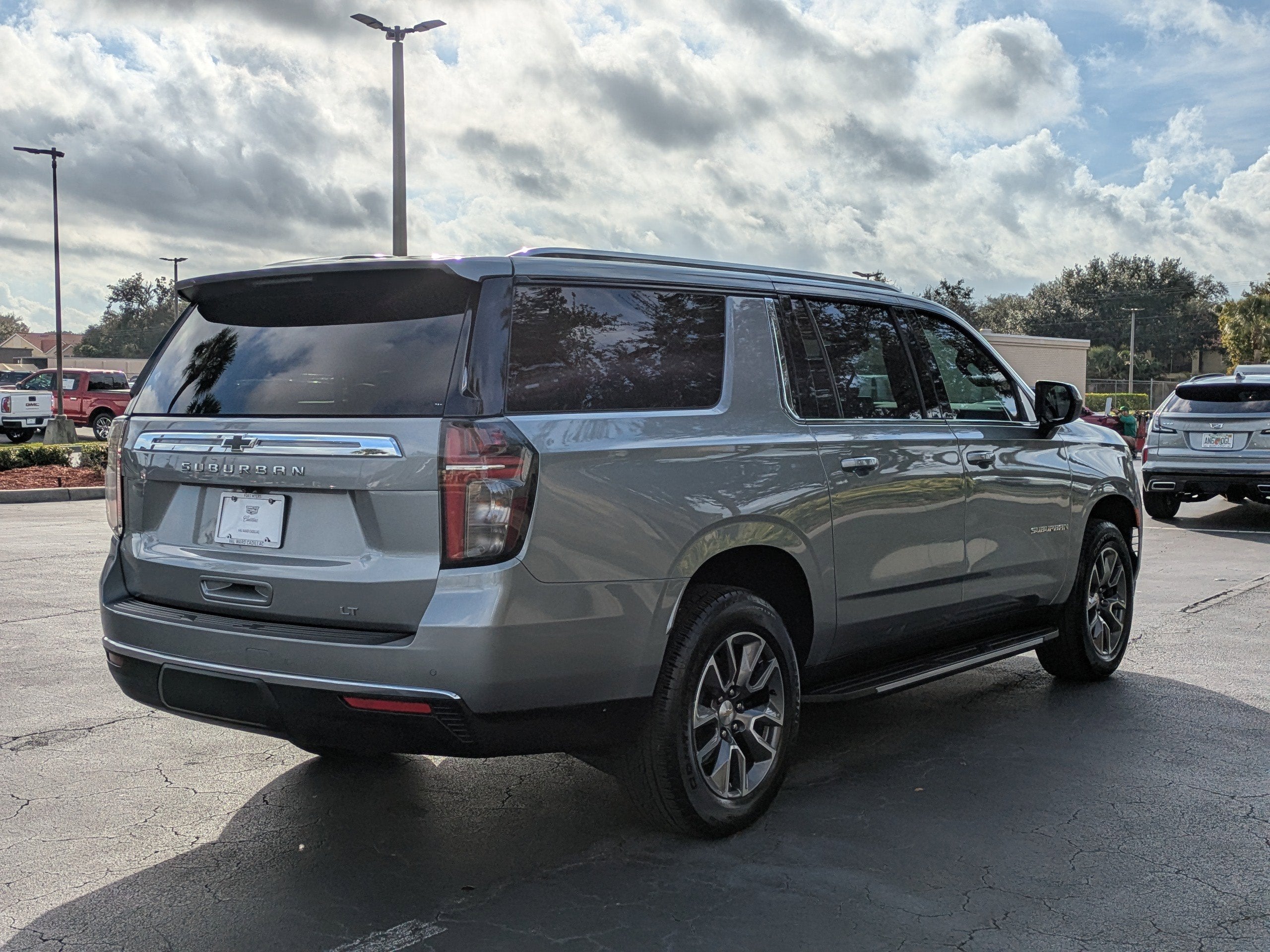 2024 Chevrolet Suburban LT