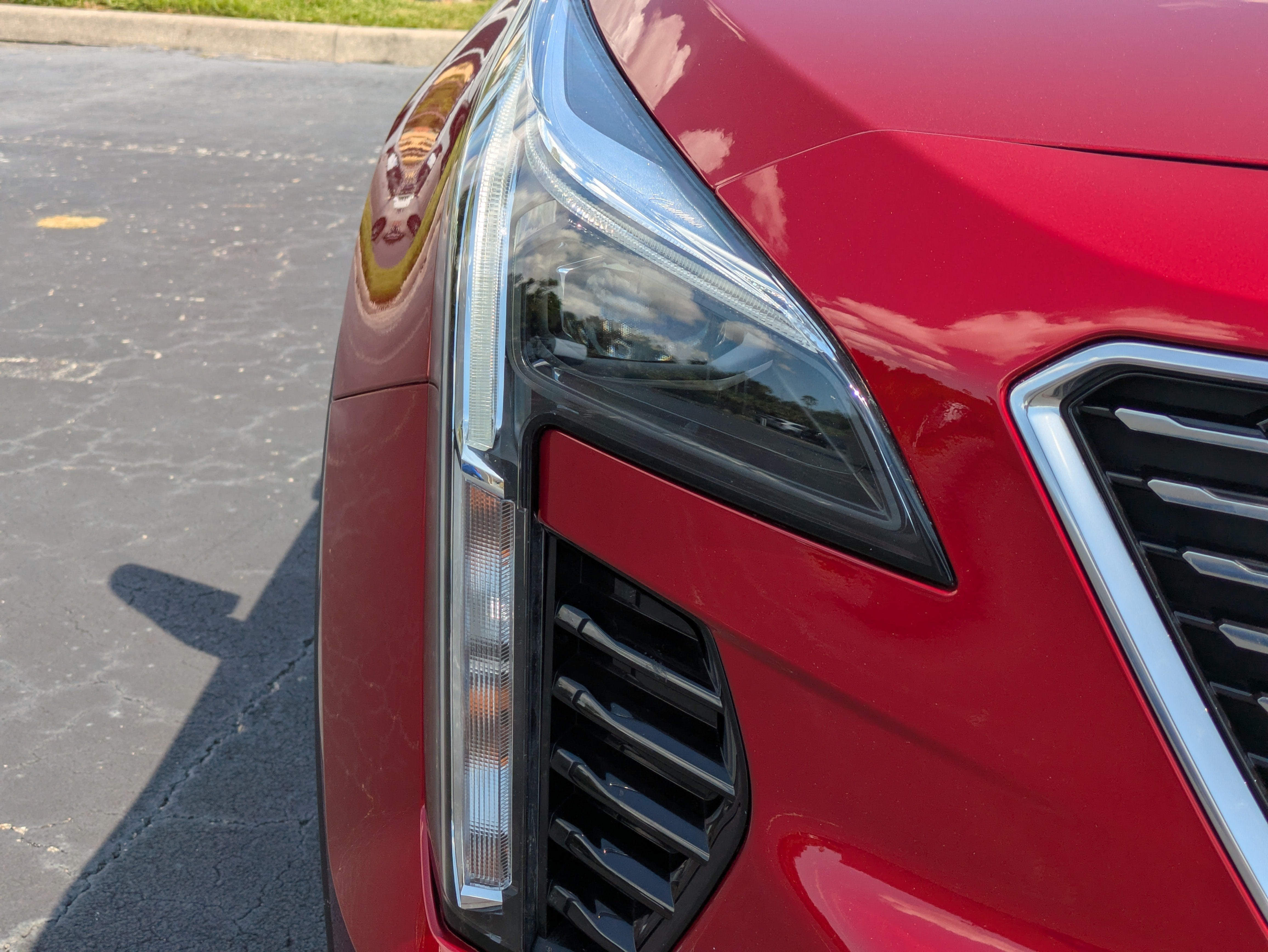 2023 Cadillac XT4 FWD Premium Luxury