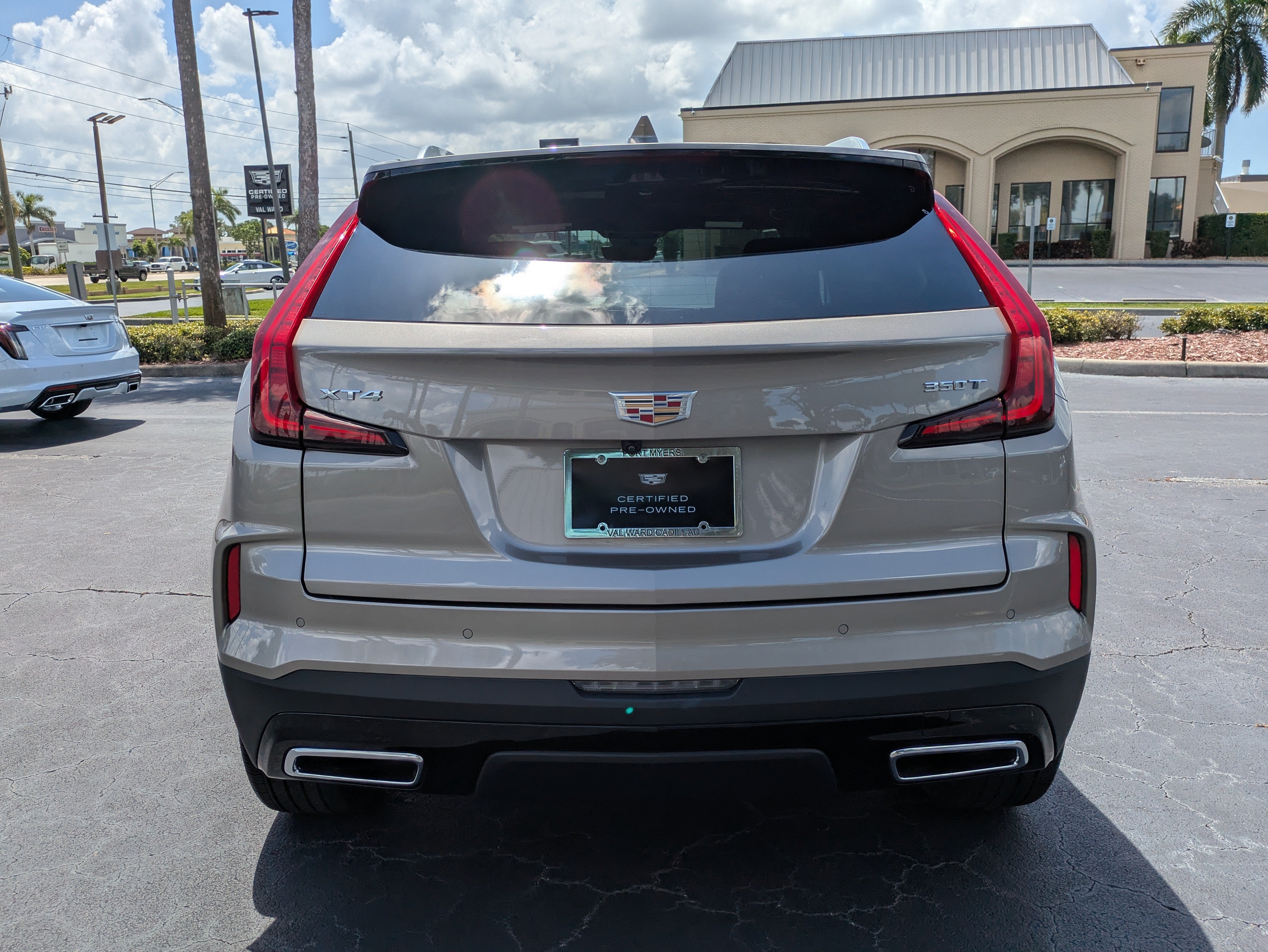 2024 Cadillac XT4 Premium Luxury