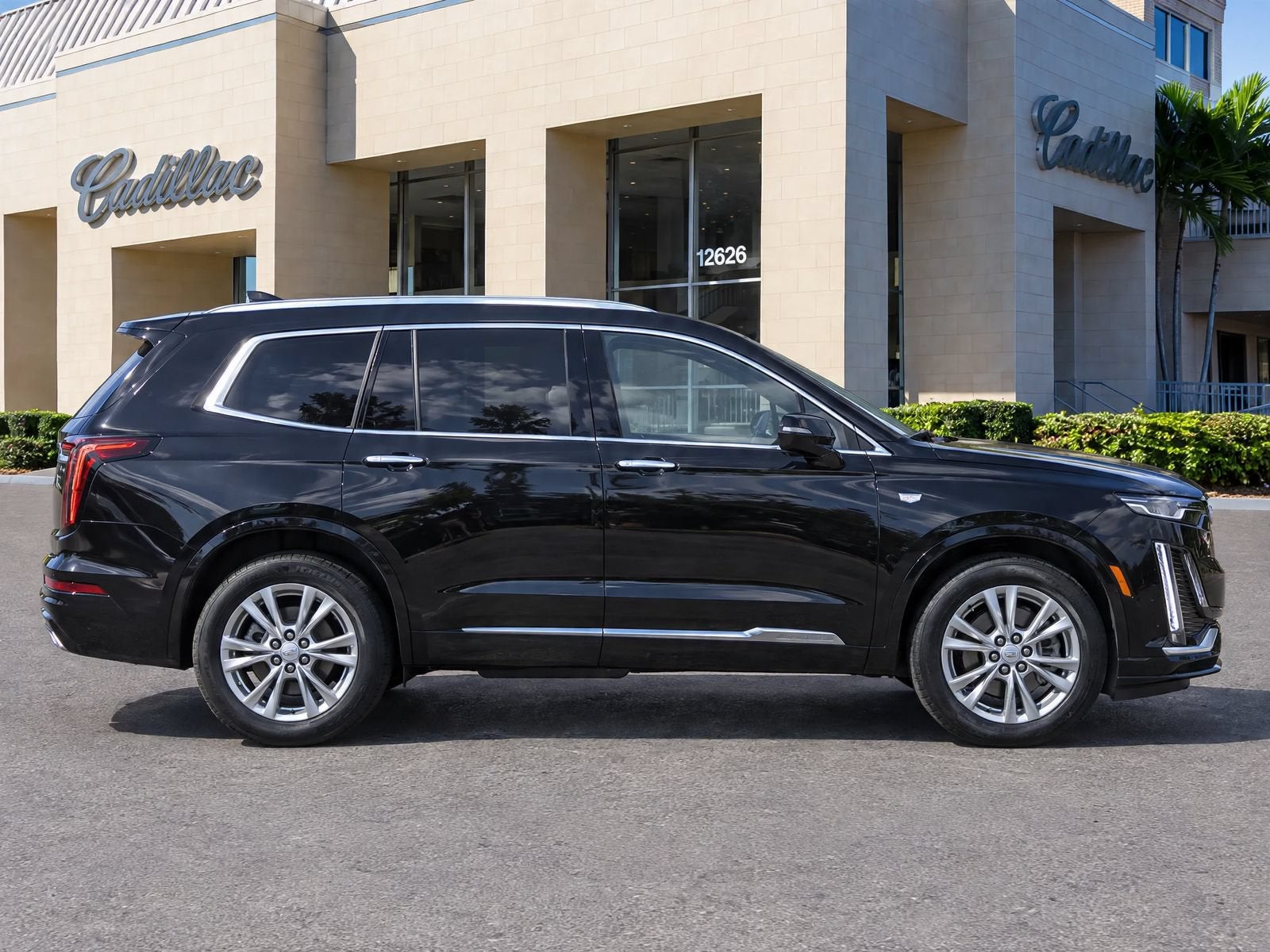 2025 Cadillac XT6 Luxury