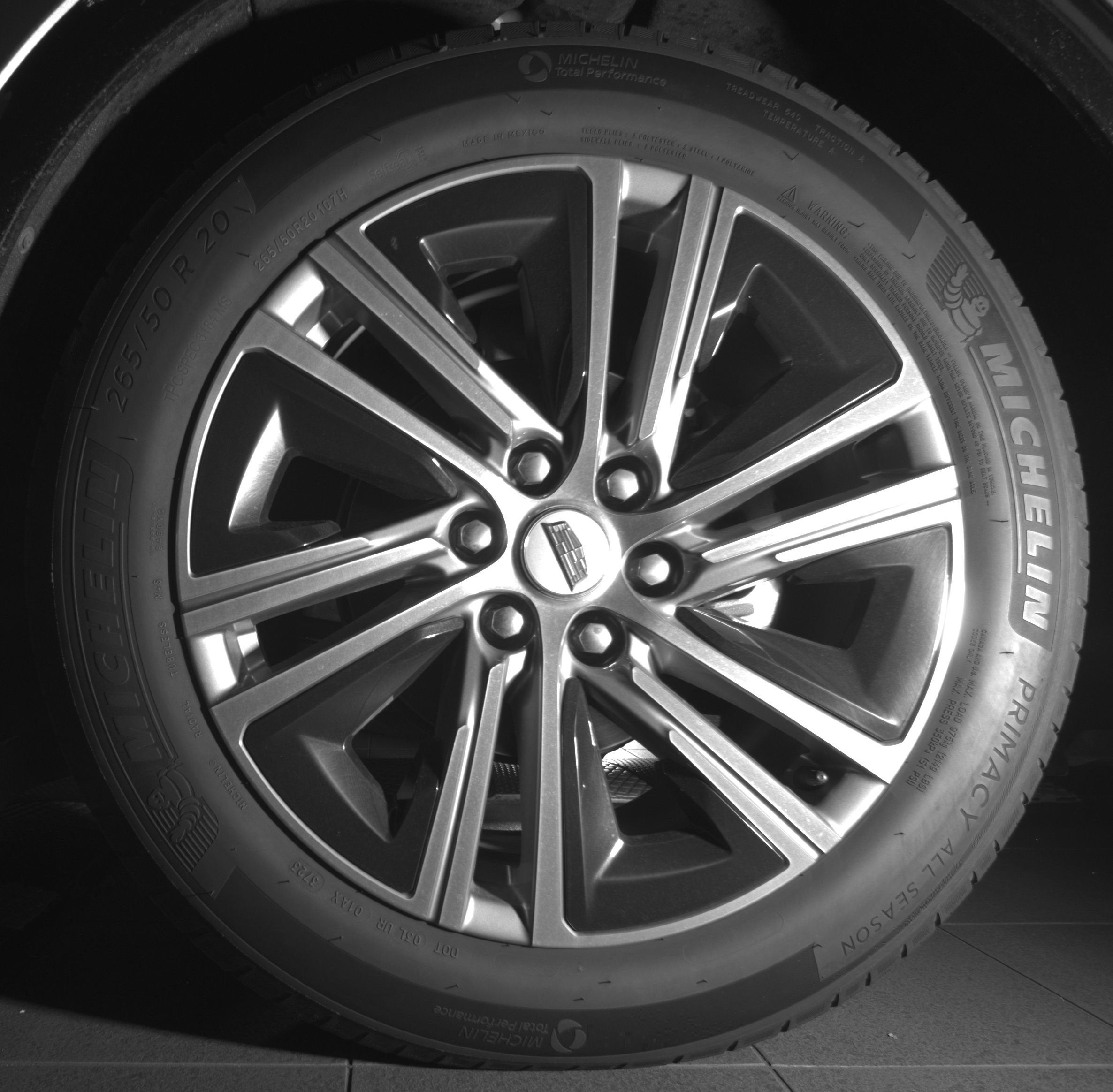2024 Cadillac LYRIQ Luxury 2