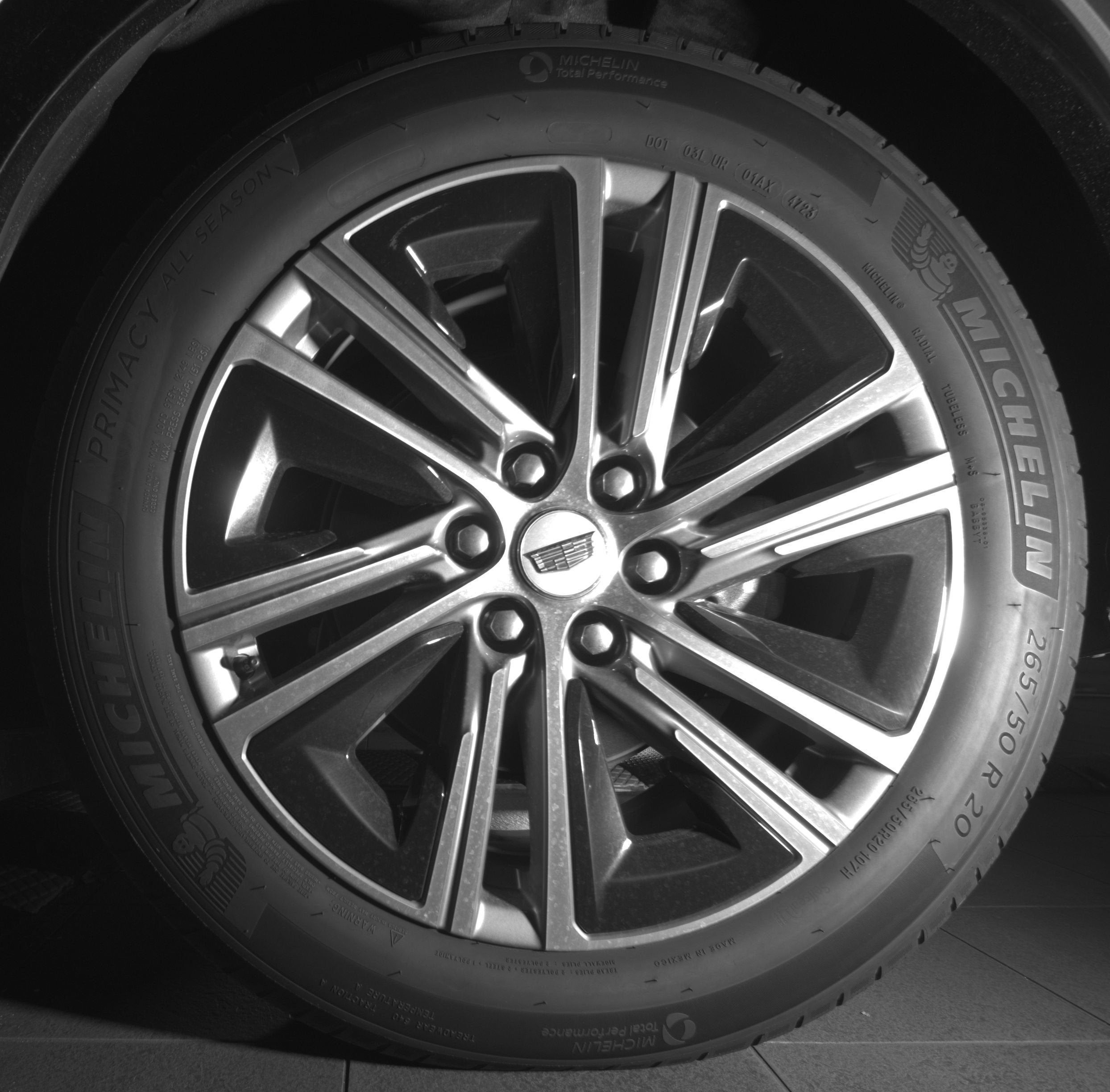 2024 Cadillac LYRIQ Luxury 2
