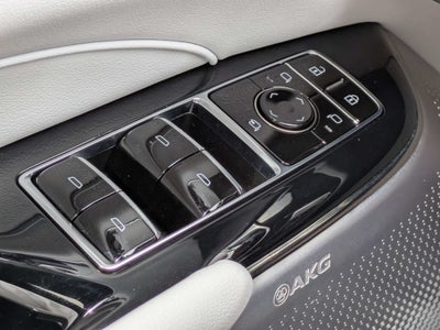 2024 Cadillac LYRIQ Luxury 2