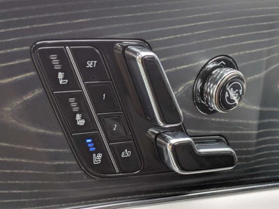2024 Cadillac LYRIQ Luxury 2