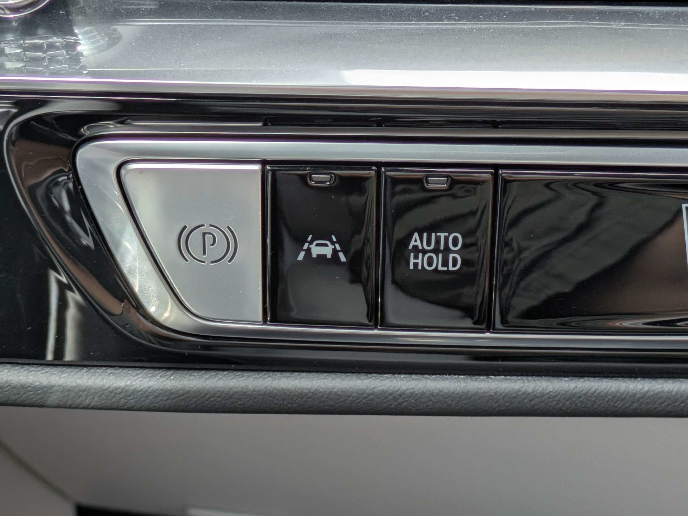2024 Cadillac LYRIQ Luxury 2