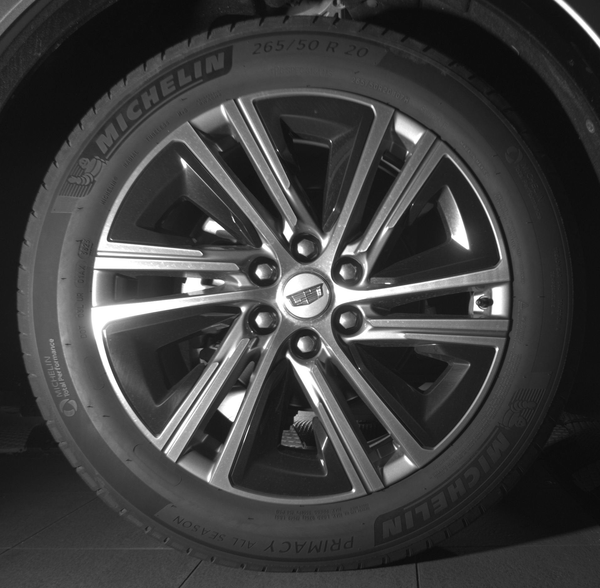 2024 Cadillac LYRIQ Luxury 2