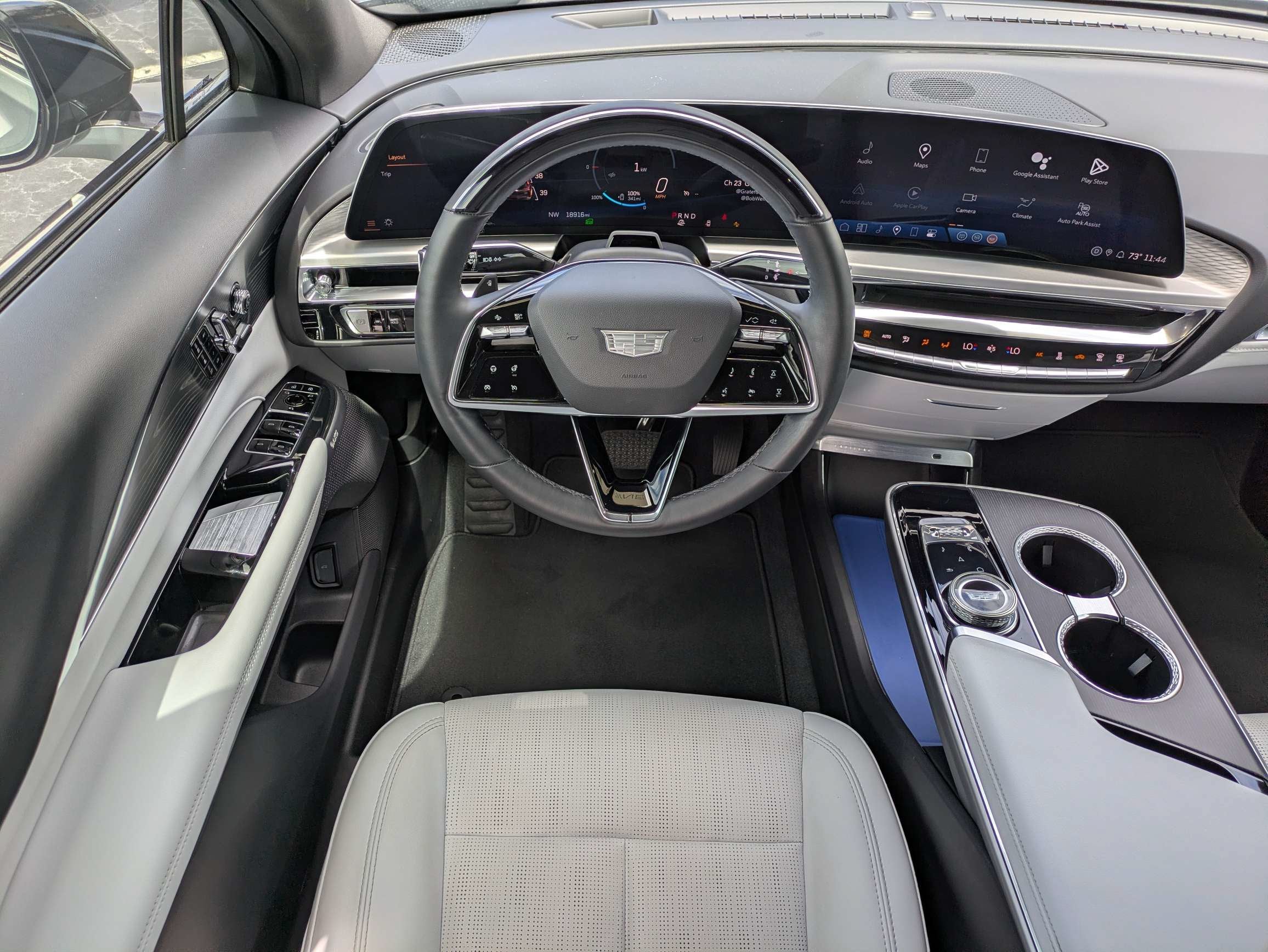 2024 Cadillac LYRIQ Luxury 2