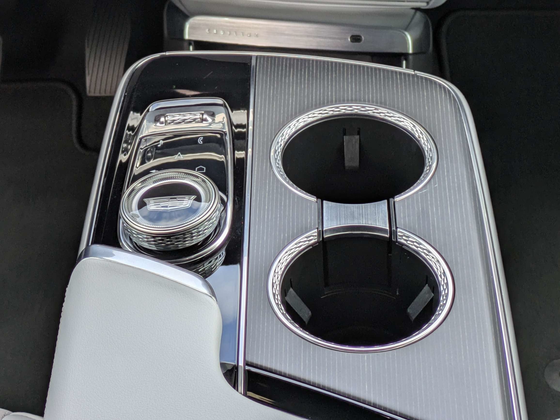 2024 Cadillac LYRIQ Luxury 2