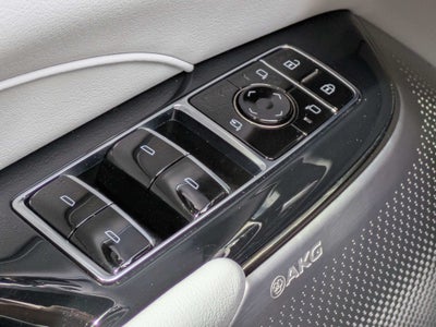 2024 Cadillac LYRIQ Luxury 2