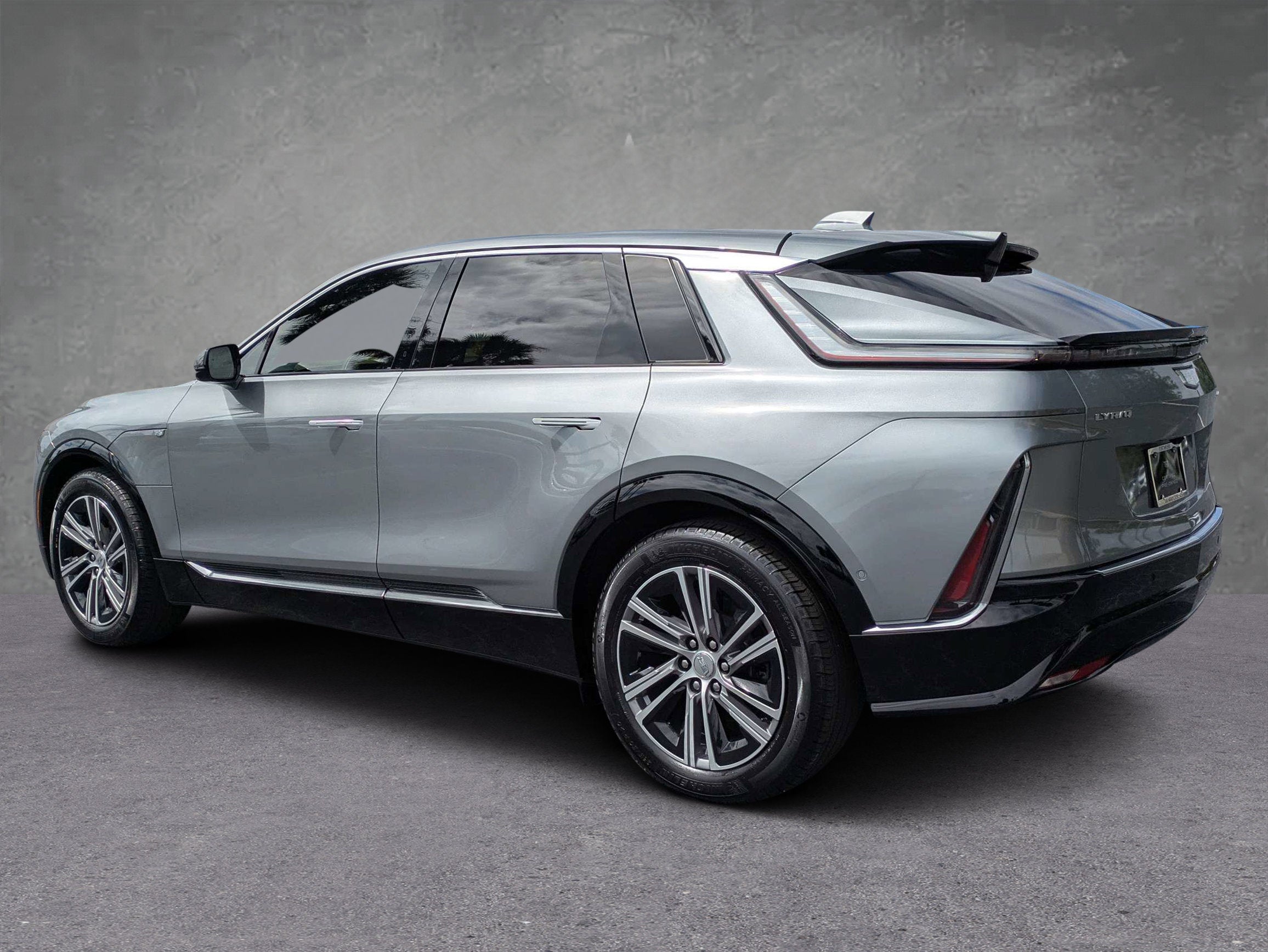 2024 Cadillac LYRIQ Luxury 2