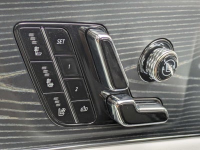 2024 Cadillac LYRIQ Luxury 2