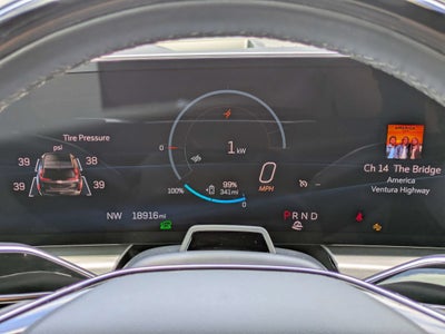 2024 Cadillac LYRIQ Luxury 2