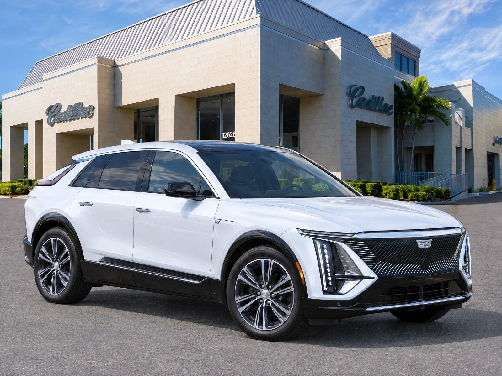 2024 Cadillac LYRIQ Luxury 2