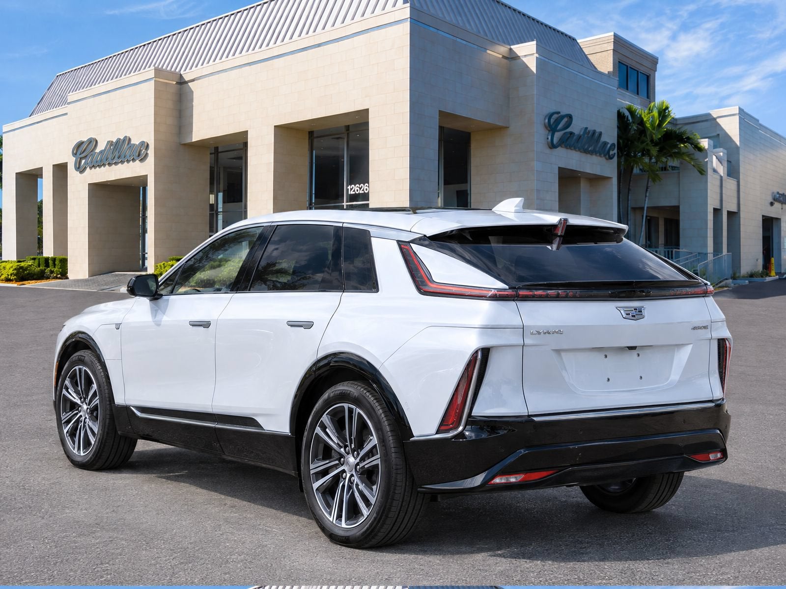 2024 Cadillac LYRIQ Luxury 2