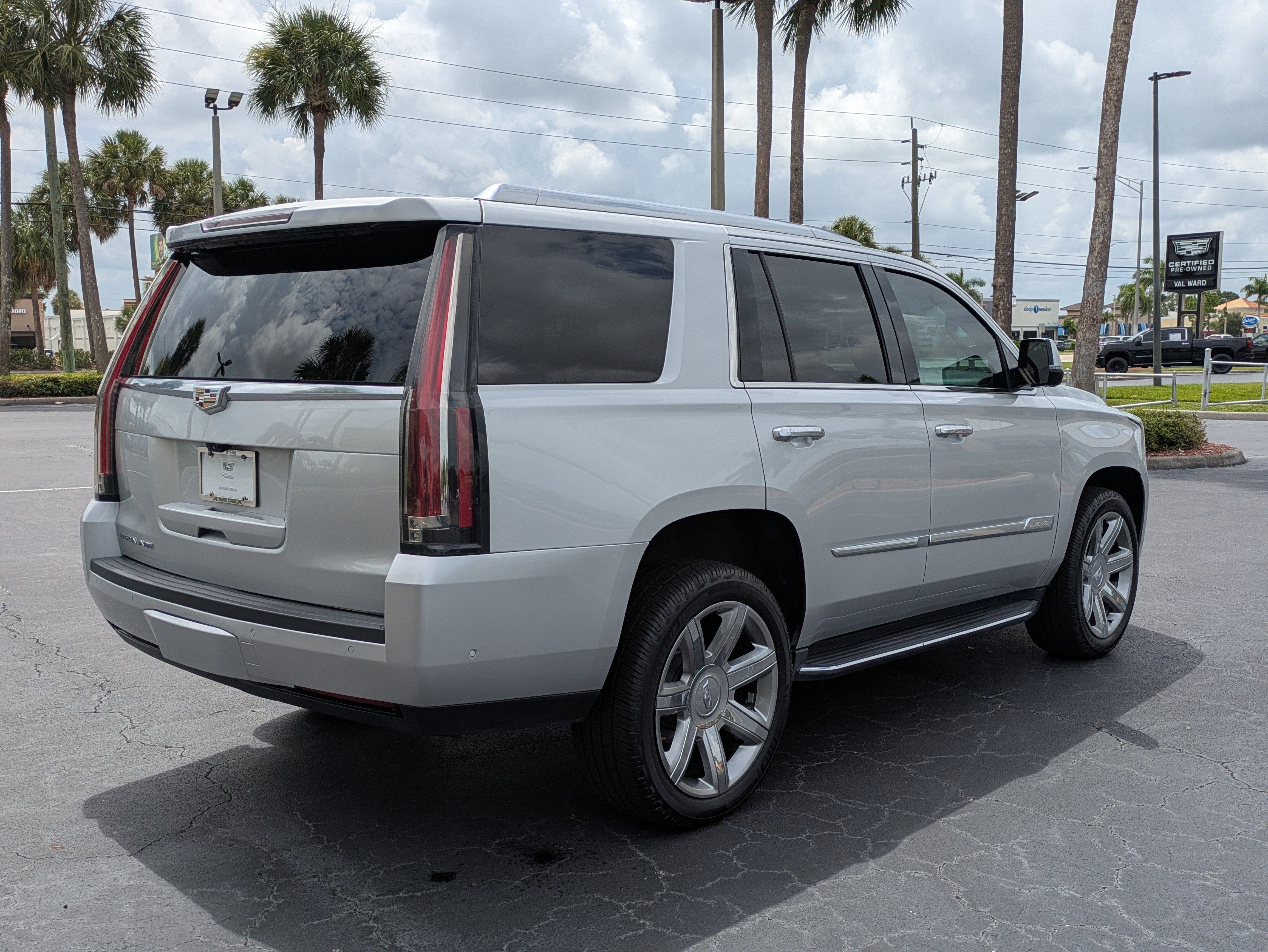 2019 Cadillac Escalade Luxury