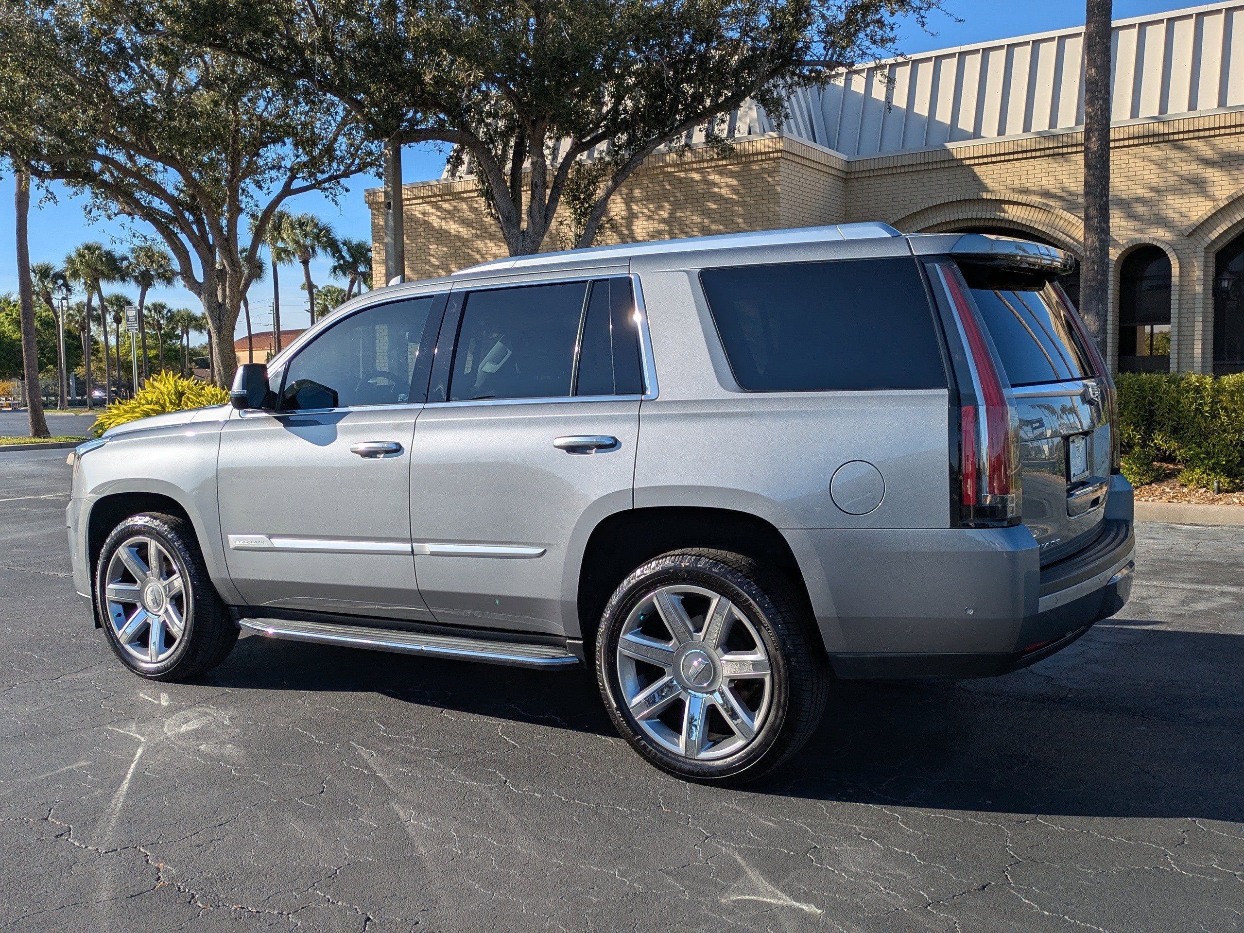 2019 Cadillac Escalade Luxury