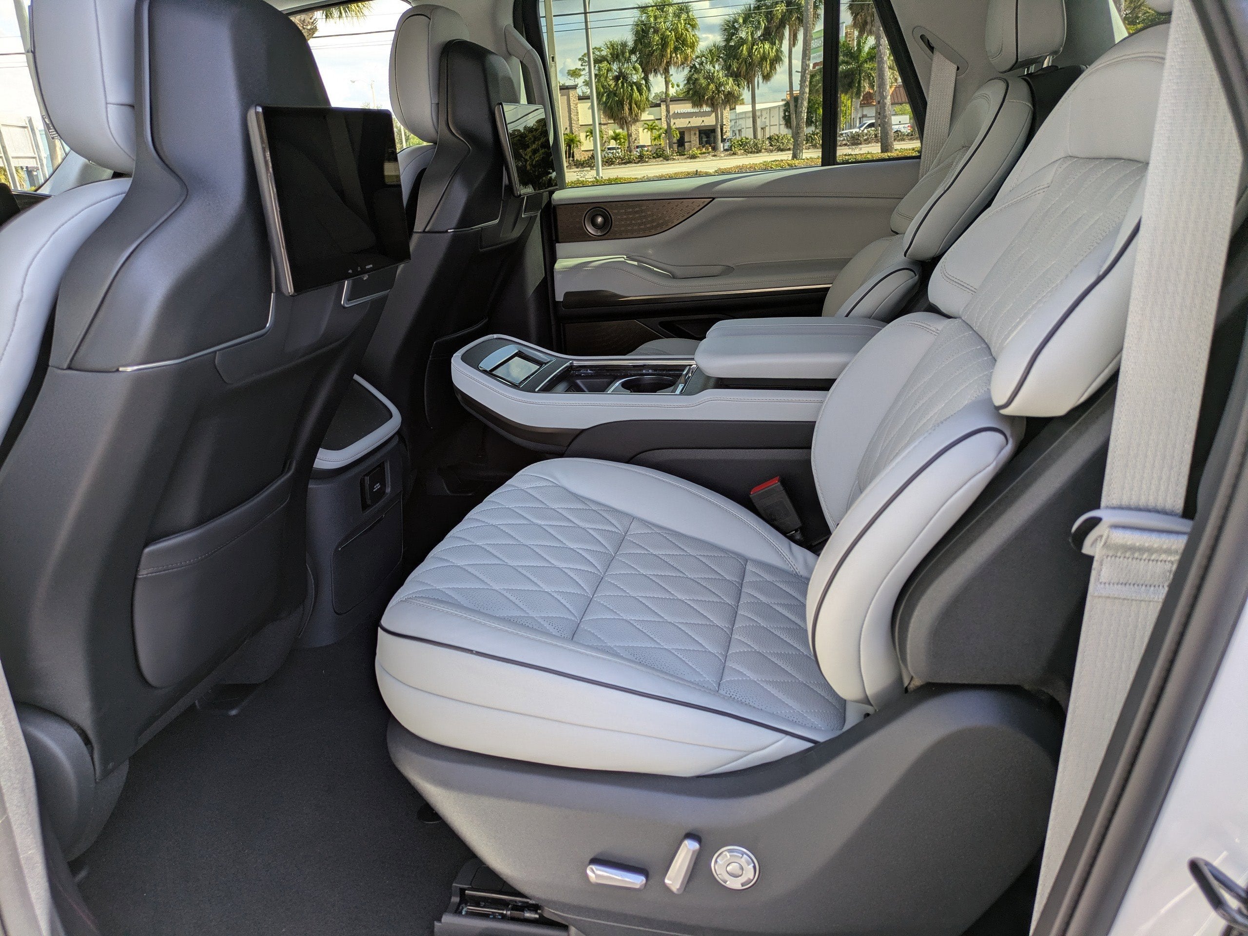 2025 Lincoln Navigator L Black Label