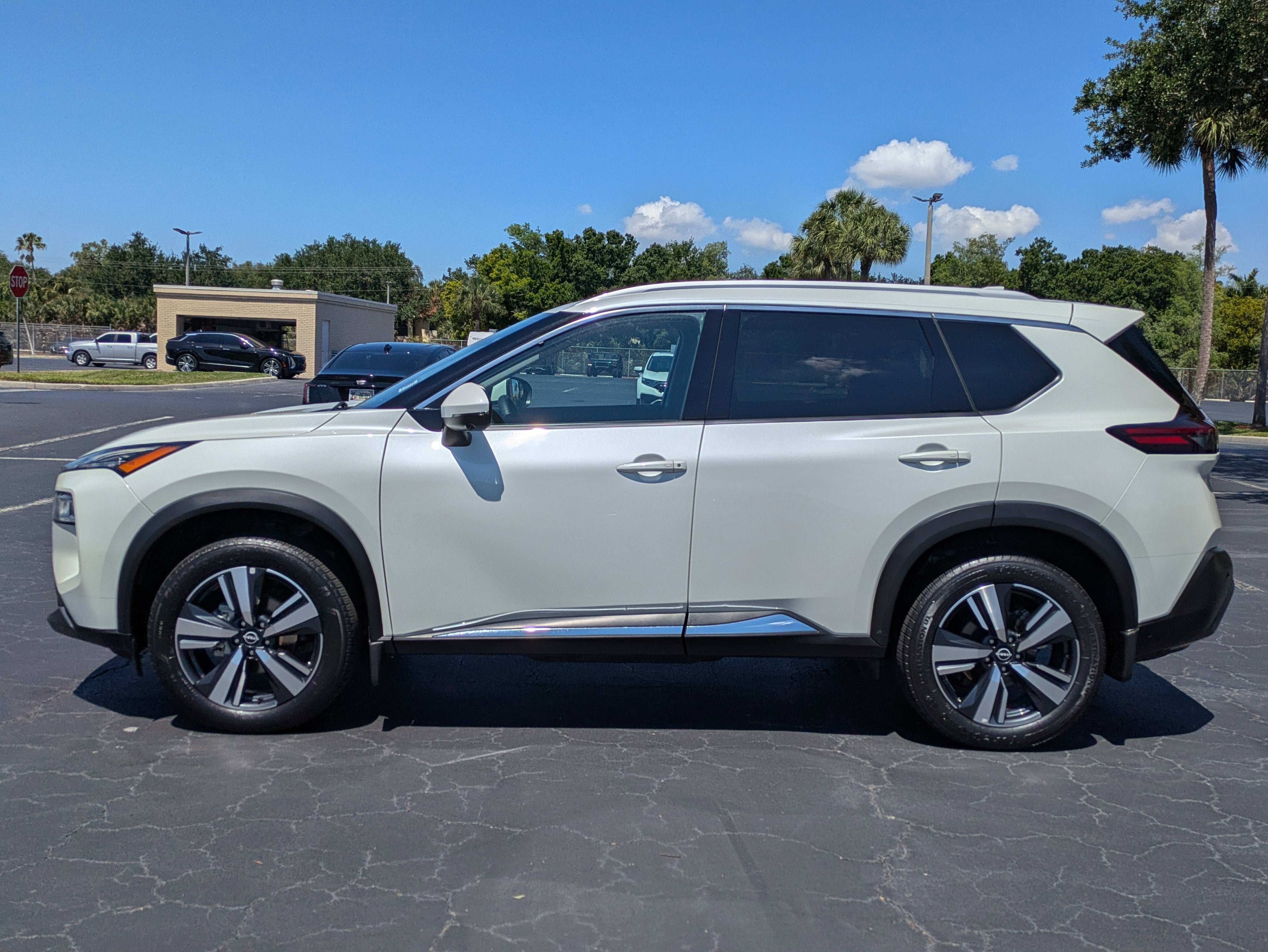 2022 Nissan Rogue SL