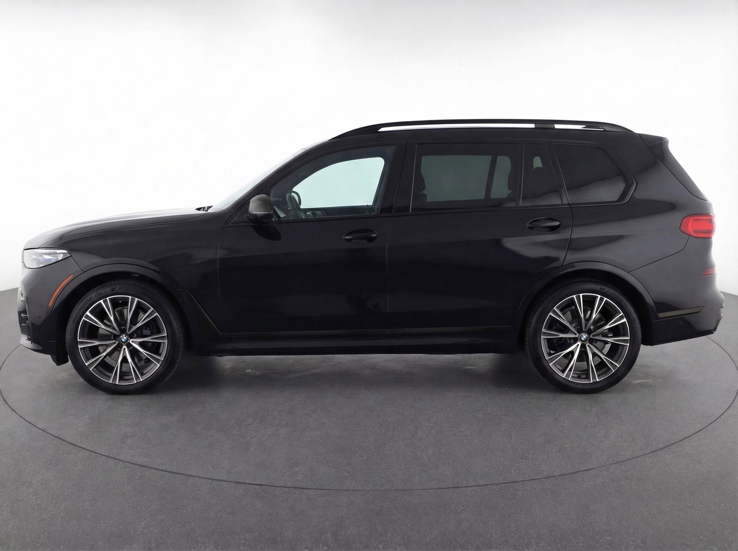 2022 BMW X7 M50i