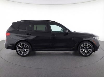 2022 BMW X7 M50i