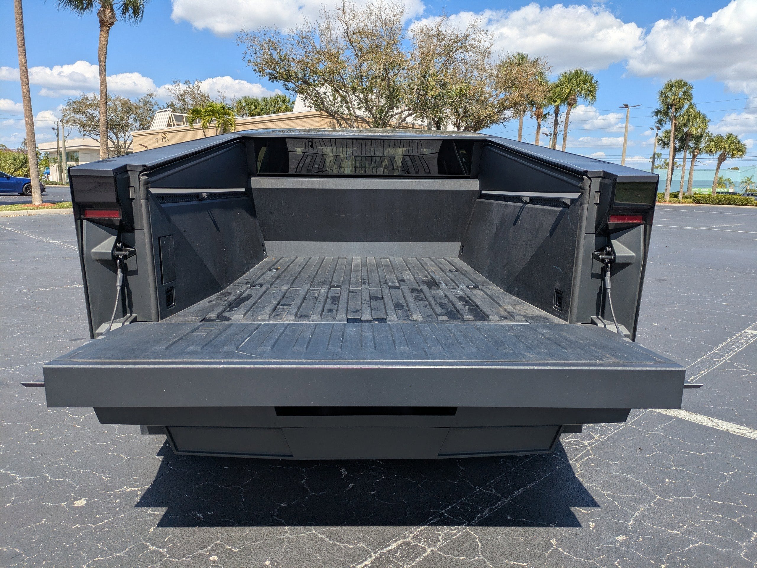 2024 Tesla Cybertruck 4DR AWD